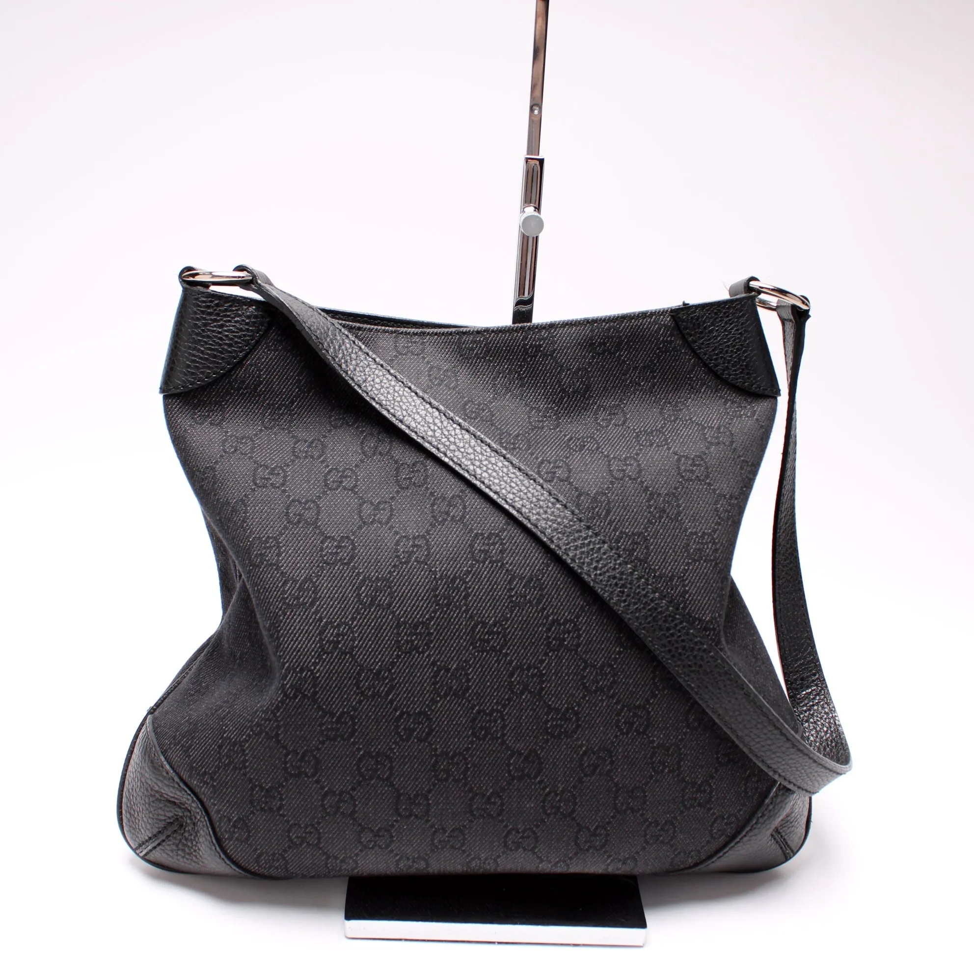196140 GG Canvas Shoulder Bag