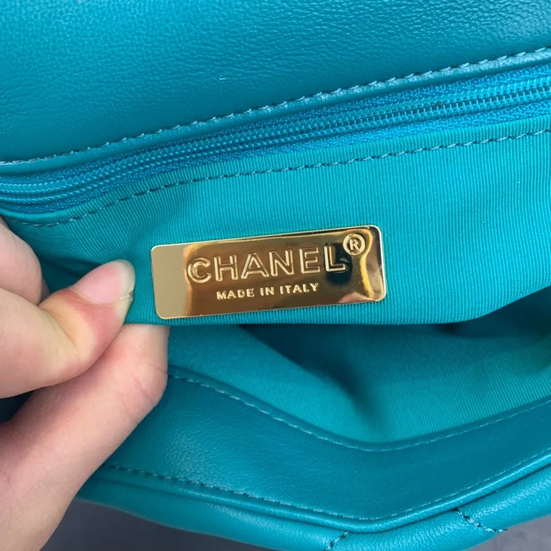 CC 19 Flap Bag Medium