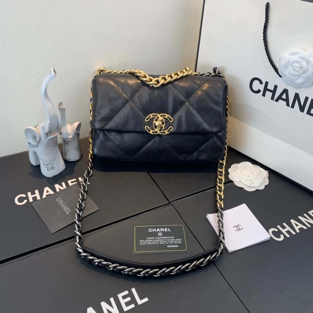 CC 19 Flap Bag Medium