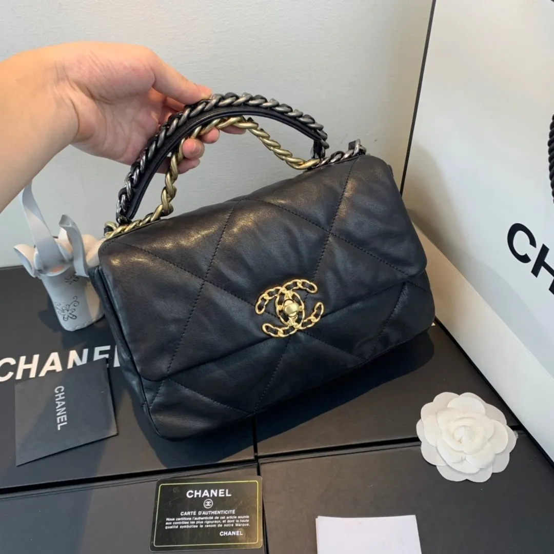 CC 19 Flap Bag Medium