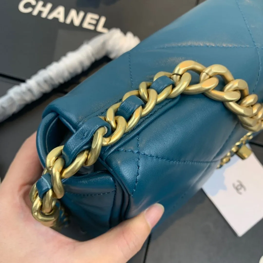 CC 19 Flap Bag Medium