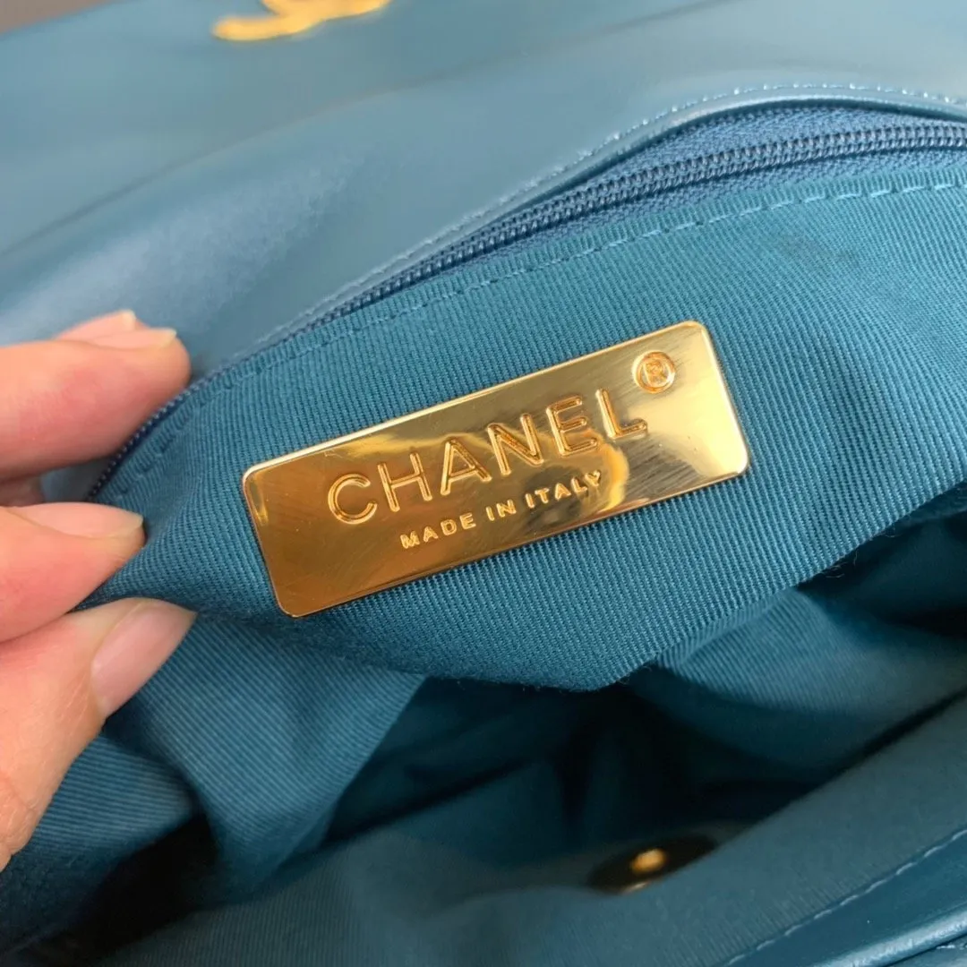 CC 19 Flap Bag Medium