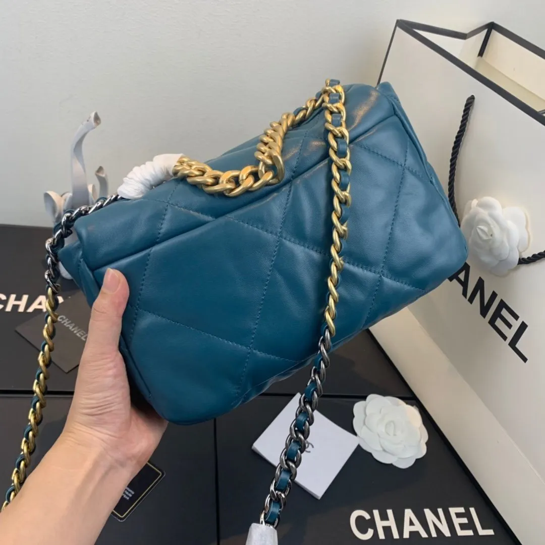 CC 19 Flap Bag Medium
