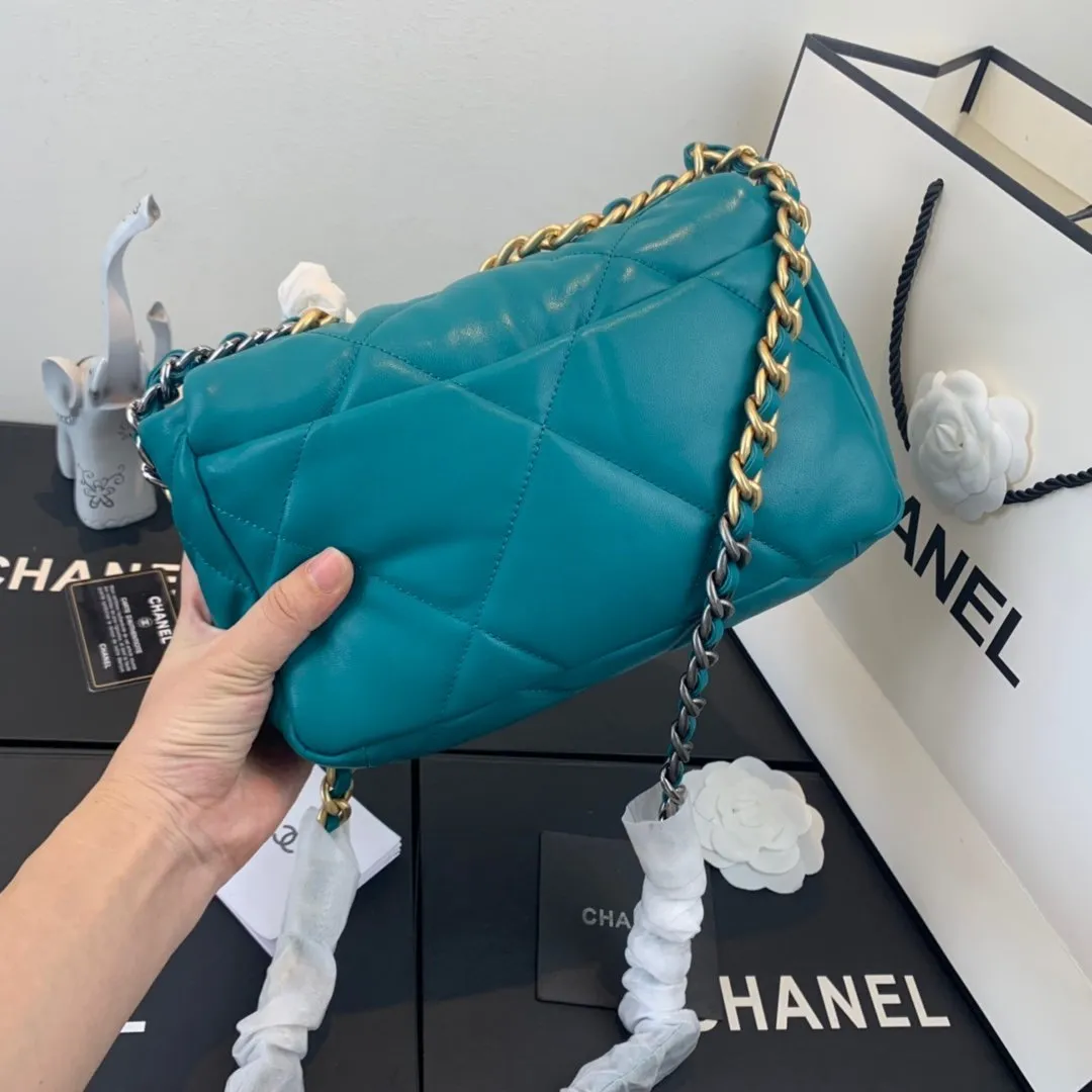 CC 19 Flap Bag Medium
