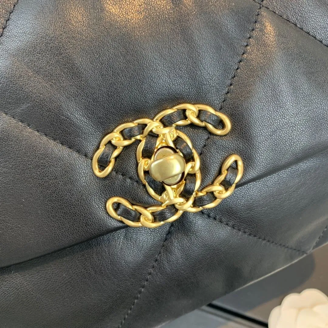 CC 19 Flap Bag Medium