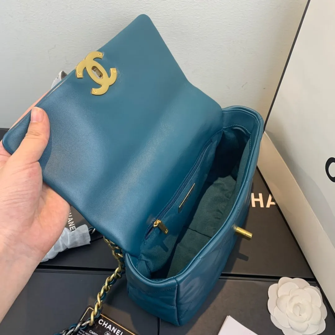 CC 19 Flap Bag Medium