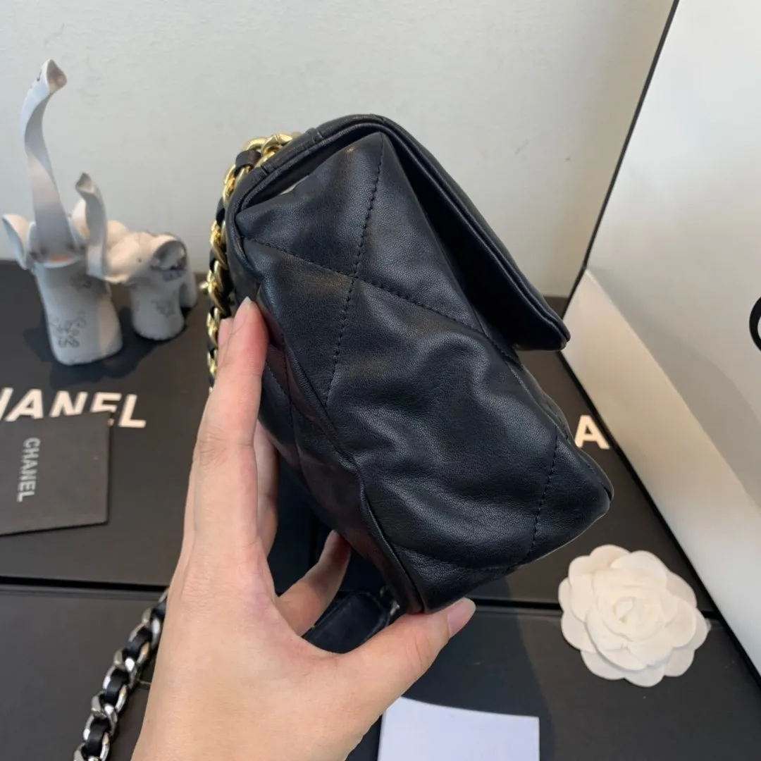 CC 19 Flap Bag Medium