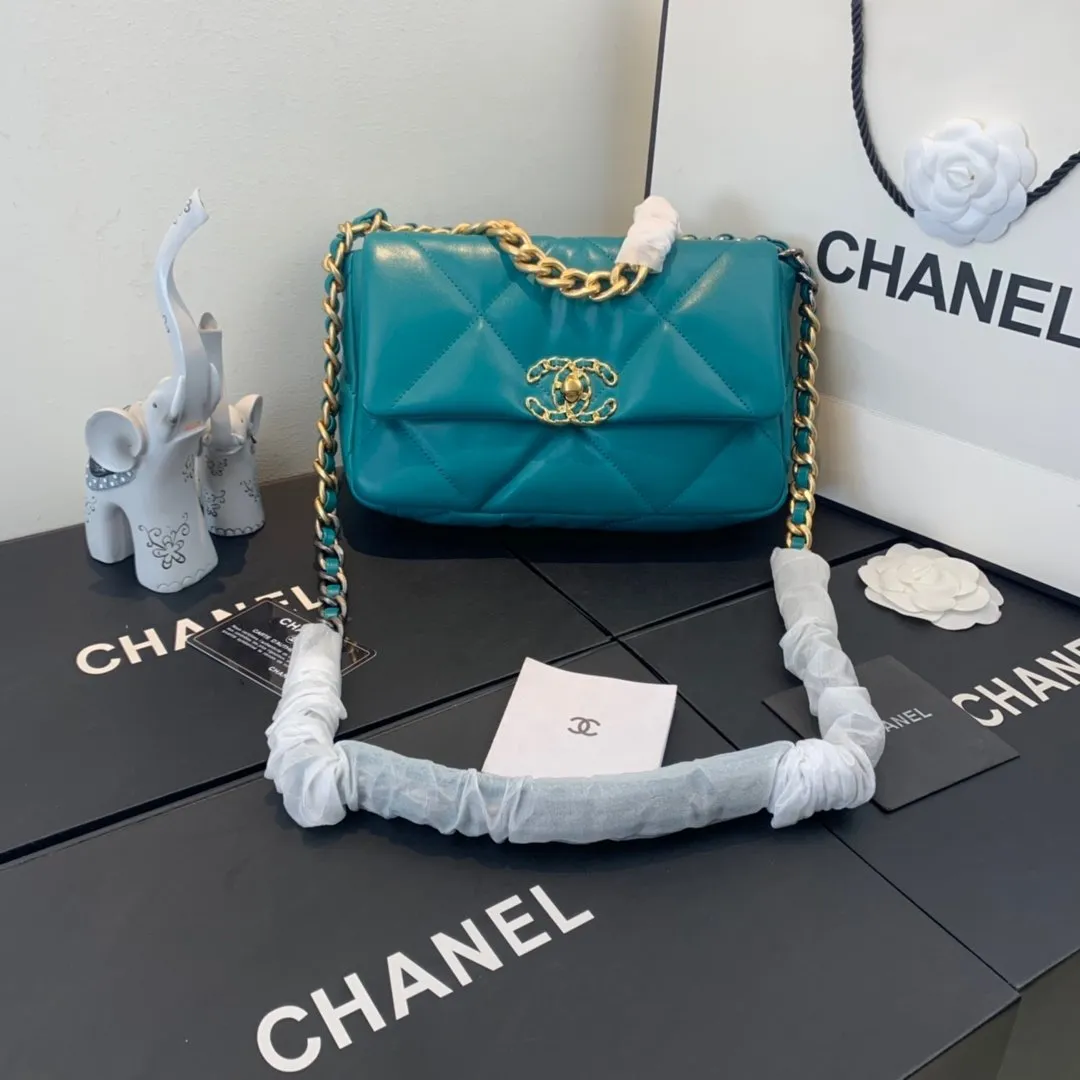 CC 19 Flap Bag Medium