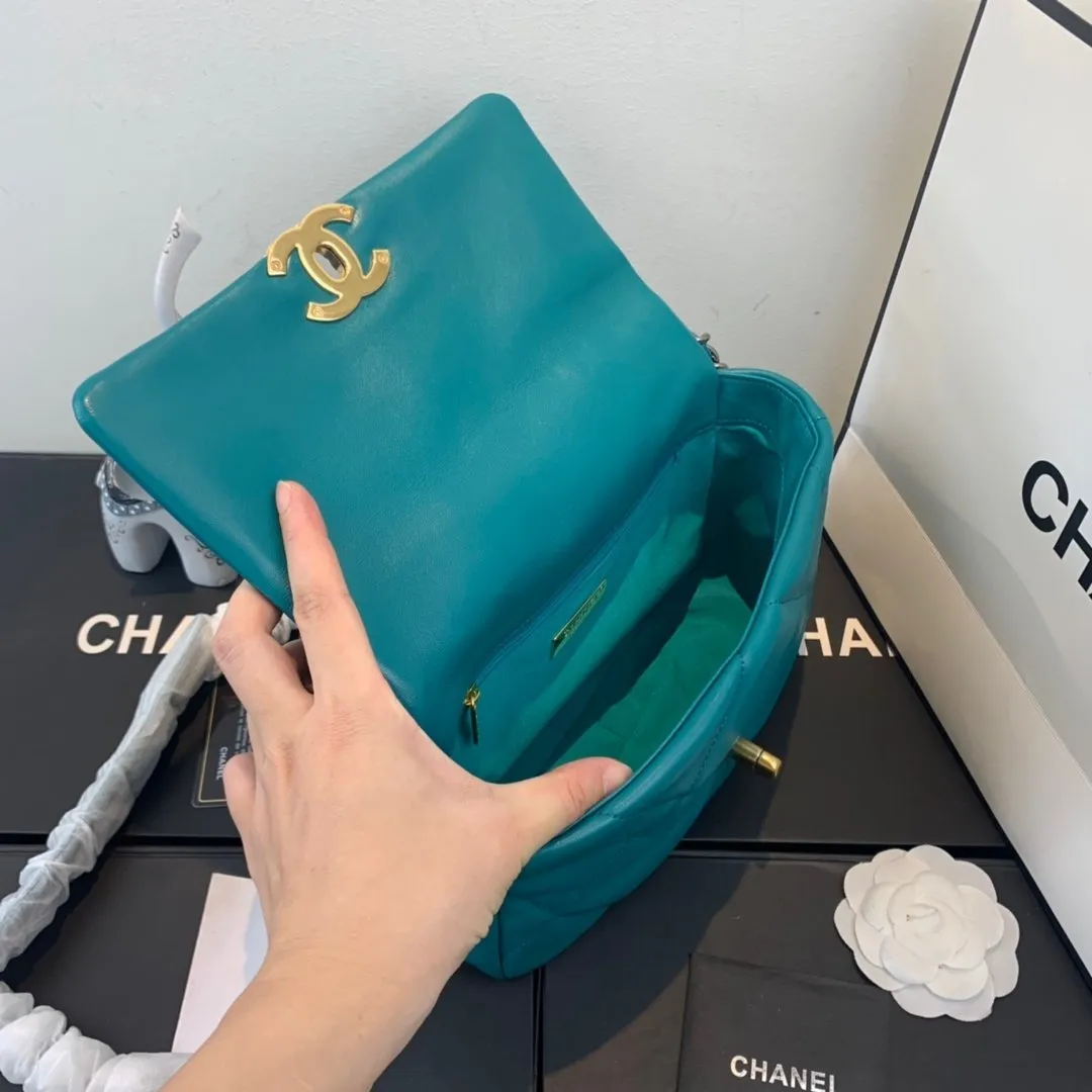 CC 19 Flap Bag Medium