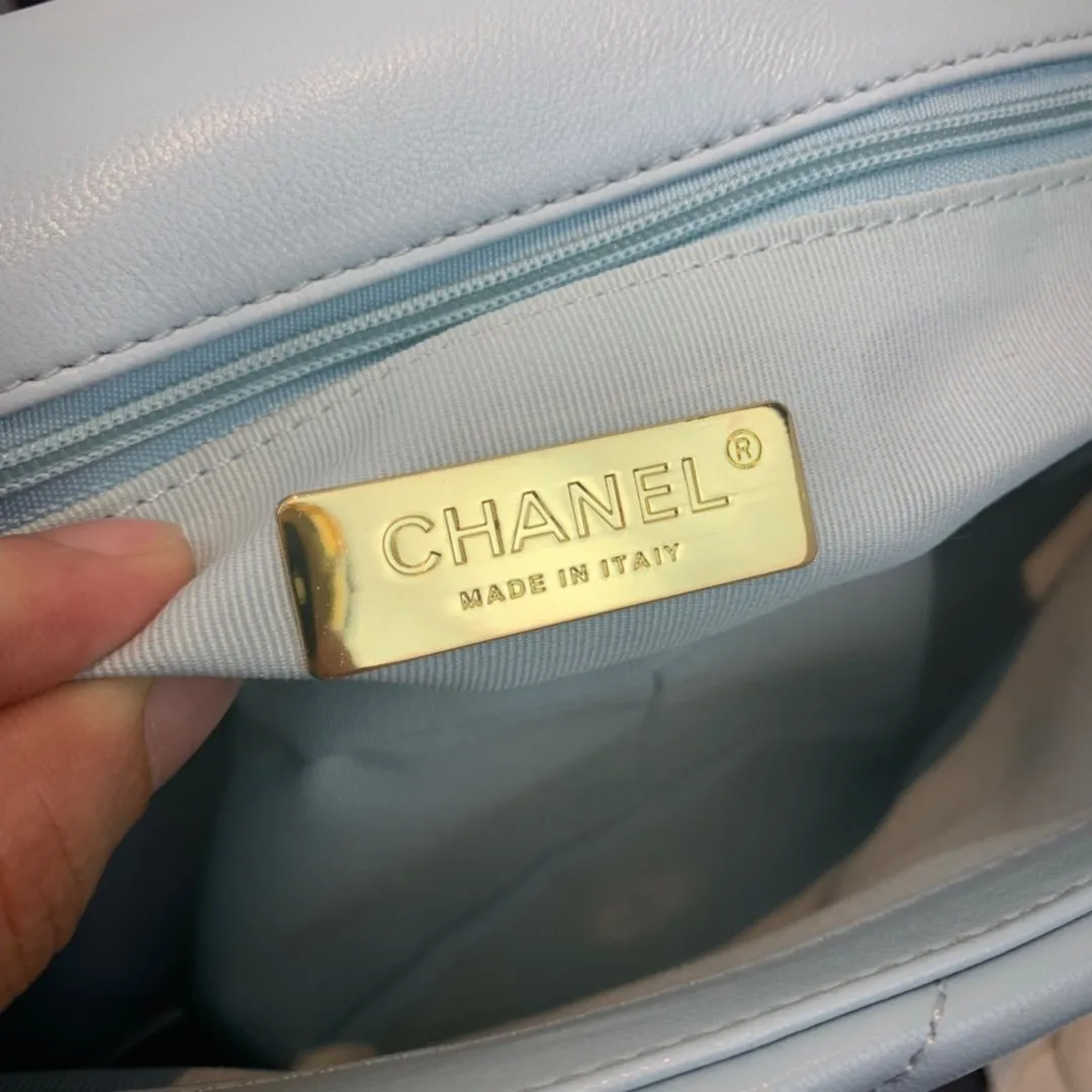CC 19 Flap Bag Medium