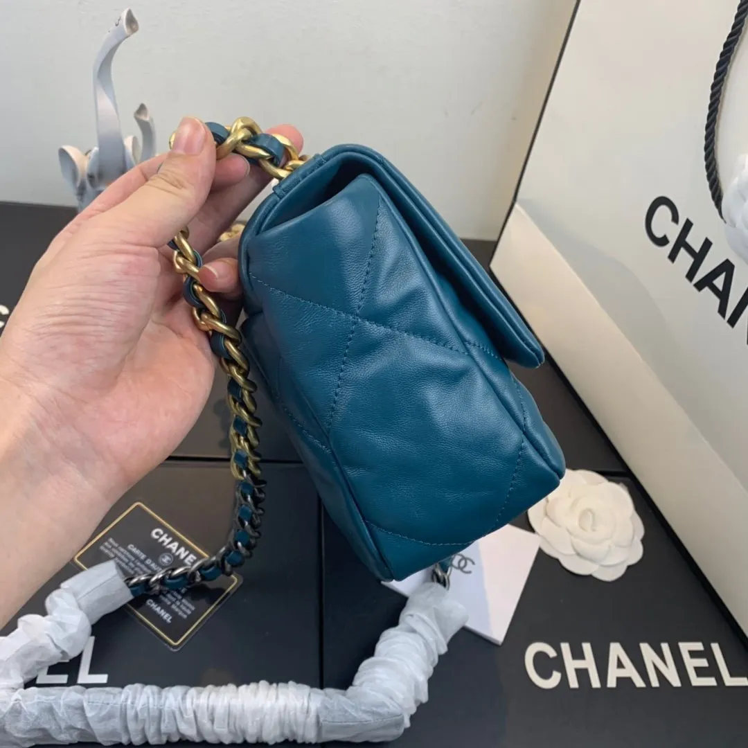 CC 19 Flap Bag Medium
