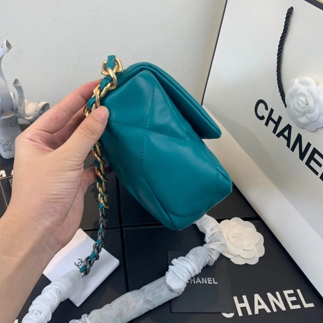 CC 19 Flap Bag Medium