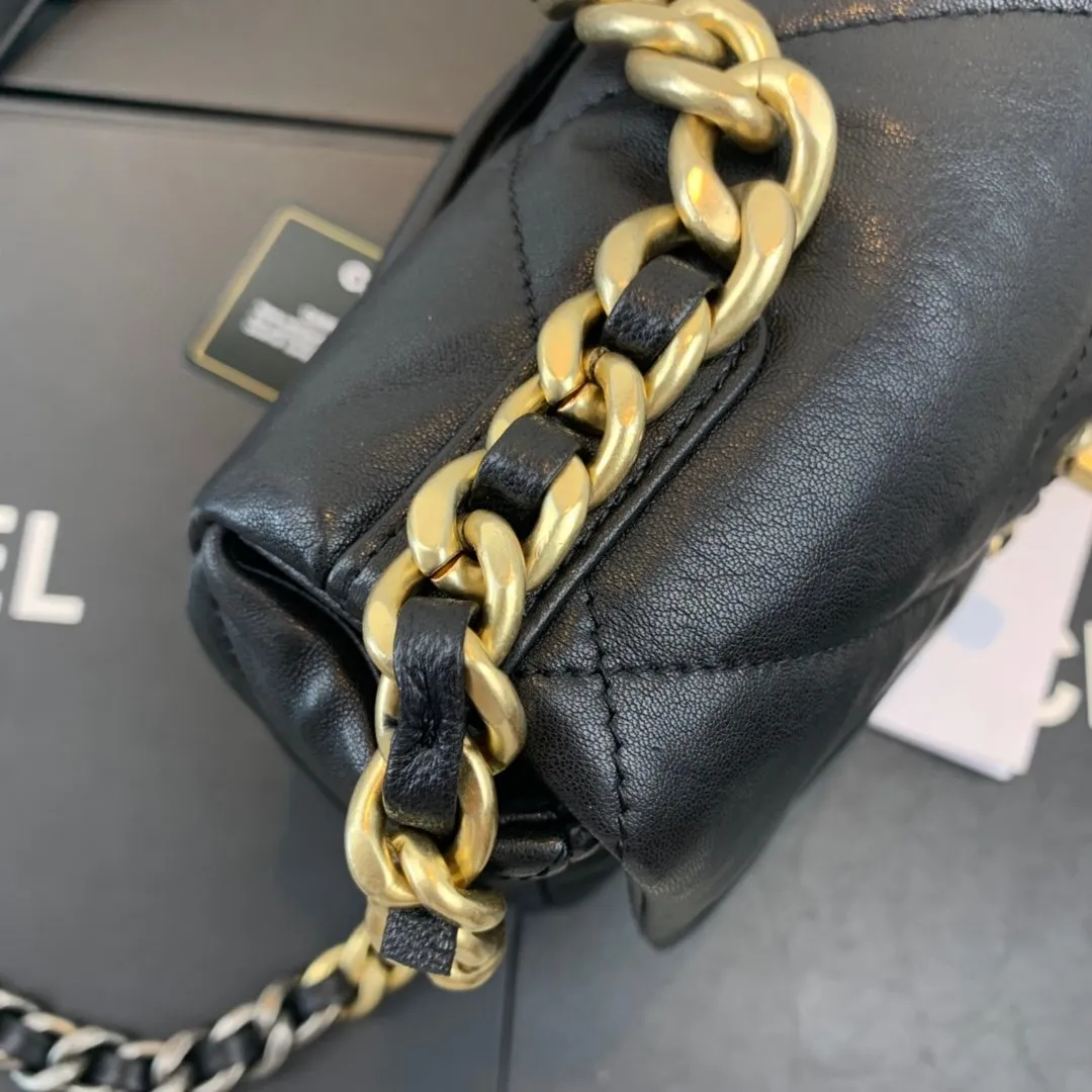 CC 19 Flap Bag Medium