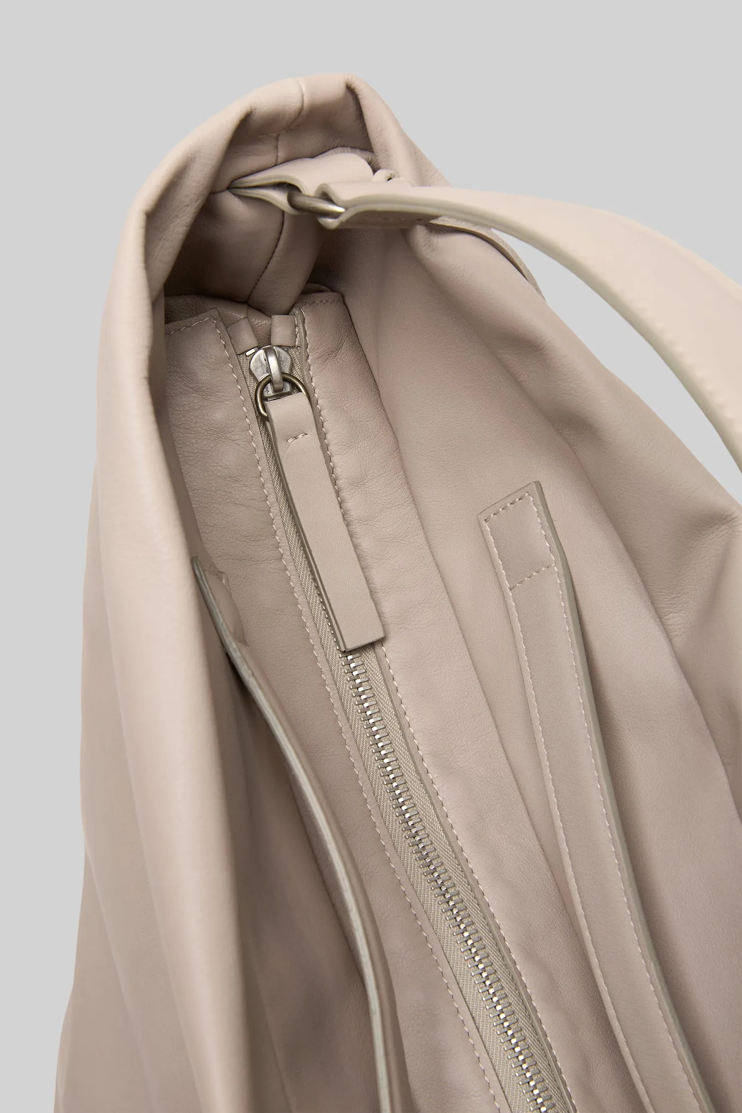 Fanta Lunga Leather Shoulder Bag in Argilla